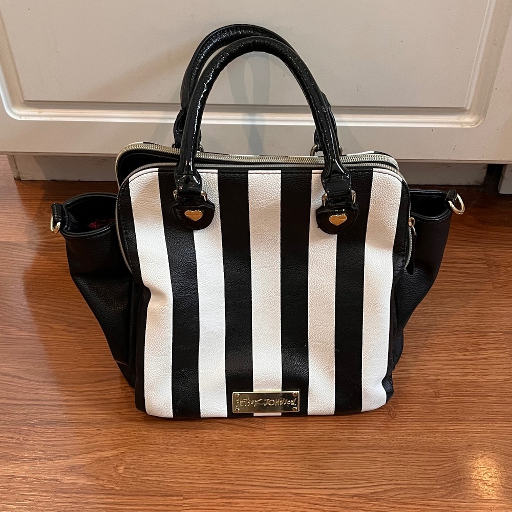 BETSEY JOHNSON SATCHEL PURSE!